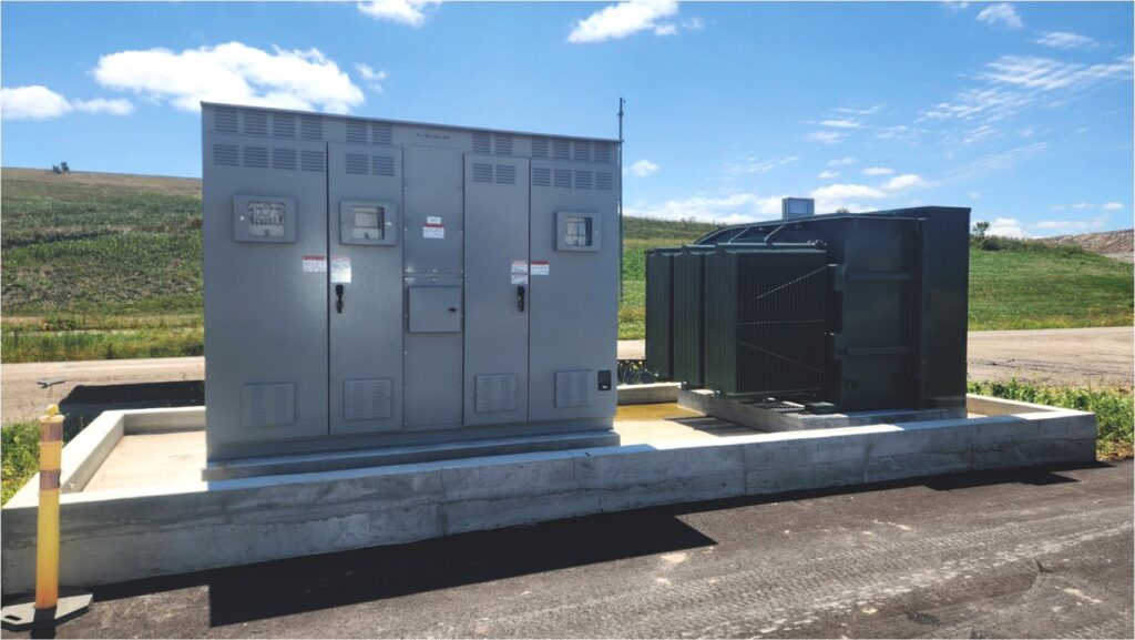 STATCOM system with transformer and control cabinet for industrial voltage regulation and reactive power compensation.